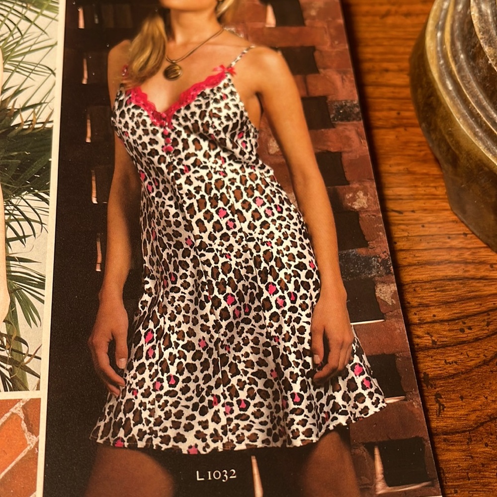 Women’s chemise nightgown.
